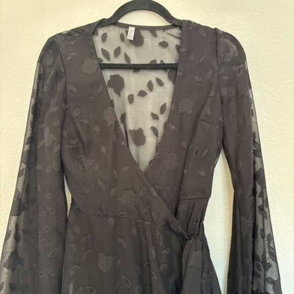 Lucy in The Sky Ruffle Wrap Dress in Black Floral EUC - Picture 3 of 8